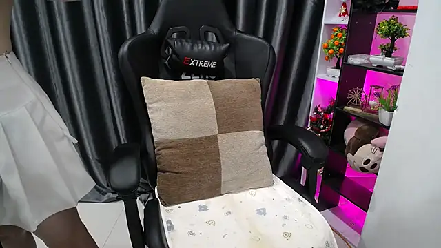 Yuki-yio online show from March 20, 2025, 1:24 am