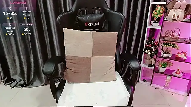 Yuki-yio online show from November 1, 2025, 1:18 am