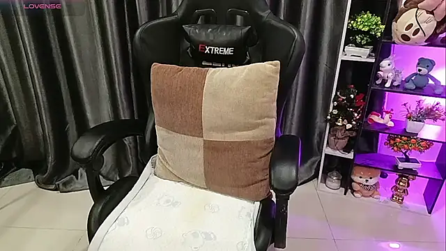 Yuki-yio online show from April 21, 2026, 1:18 am