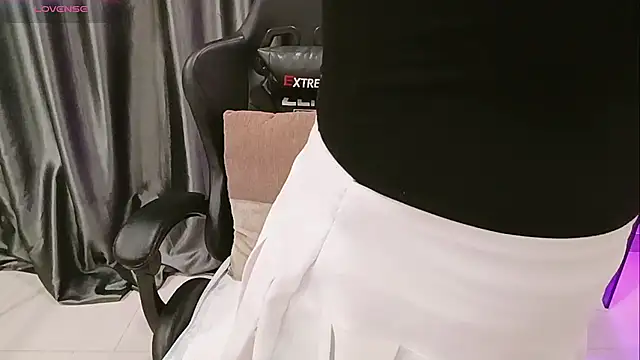 Yuki-yio online show from April 22, 2026, 1:19 am