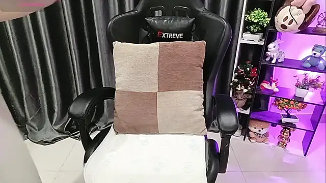 Yuki-yio online show from April 23, 2026, 1:18 am