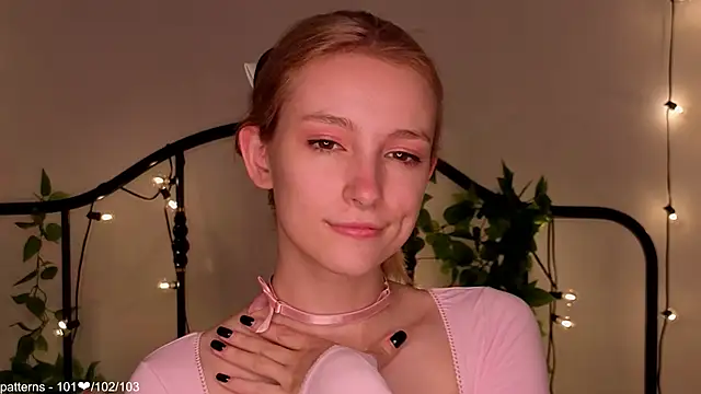 berrry girl online show from May 15, 2026, 12:01 pm