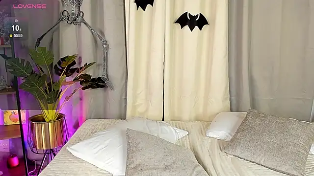 Amy art online show from October 10, 2025, 10:09 pm