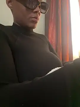 HoneyDripHer online show from October 6, 2025, 2:14 pm