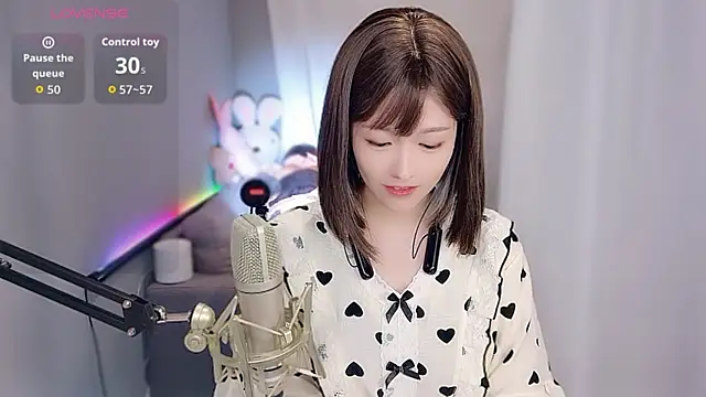 tw lala online show from November 18, 2025, 4:44 pm