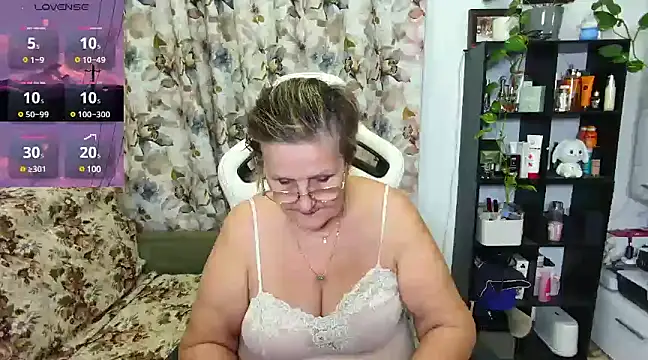 Snapshot of Selenna57 chatting on December 9, 2024, 7:07 pm Selenna57 online show from December 9, 2024, 7:07 pm