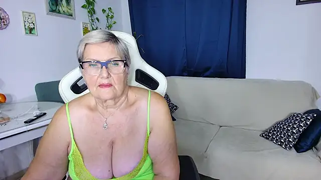 Snapshot of Selenna57 chatting on January 15, 2026, 6:22 pm Selenna57 online show from January 15, 2026, 6:22 pm