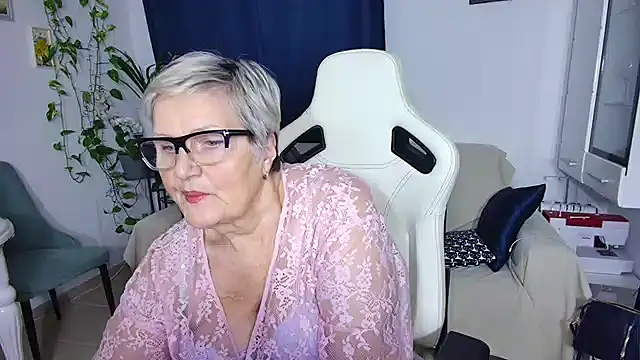 Snapshot of Selenna57 chatting on January 17, 2026, 6:44 pm Selenna57 online show from January 17, 2026, 6:44 pm