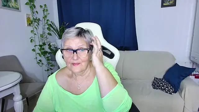 Snapshot of Selenna57 chatting on February 11, 2026, 6:13 pm Selenna57 online show from February 11, 2026, 6:13 pm