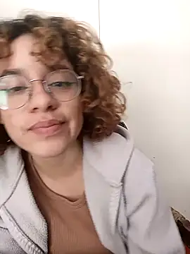 EmmaMelissa0521 online show from February 14, 2025, 4:52 pm