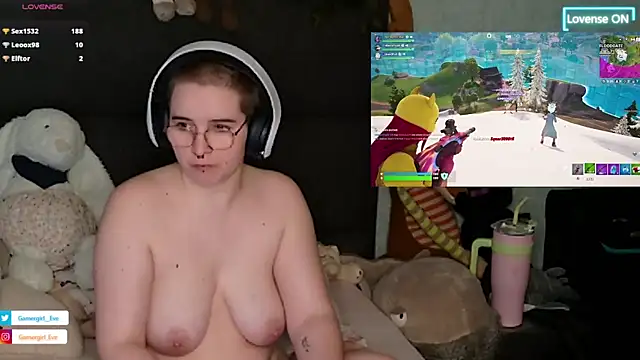 Snapshot of GamerGirl_Eve chatting on March 6, 2025, 10:04 pm GamerGirl Eve online show from March 6, 2025, 10:04 pm