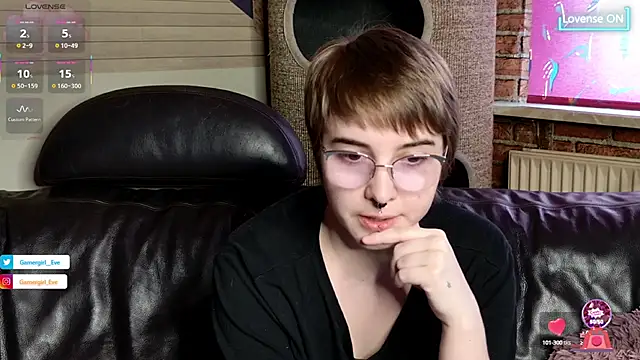 Snapshot of GamerGirl_Eve chatting on September 24, 2025, 3:59 pm GamerGirl Eve online show from September 24, 2025, 3:59 pm