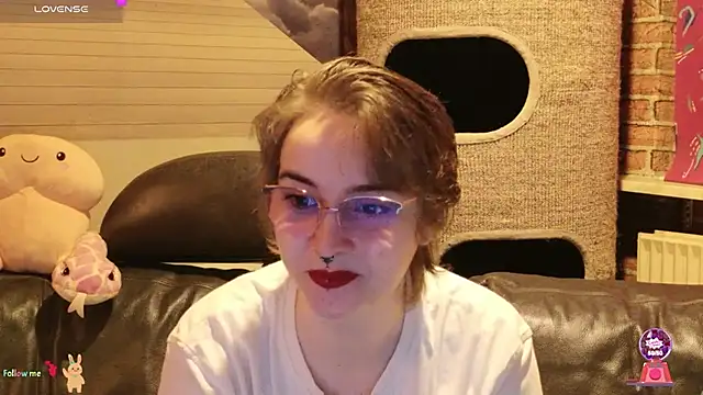 Snapshot of GamerGirl_Eve chatting on November 13, 2025, 7:24 pm GamerGirl Eve online show from November 13, 2025, 7:24 pm