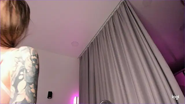 Snapshot of Diamond_D_ chatting on February 25, 2025, 10:07 pm Diamond D online show from February 25, 2025, 10:07 pm