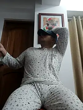 Snapshot of chicoguapo8 chatting on October 2, 2025, 9:49 am chicoguapo8 online show from October 2, 2025, 9:49 am