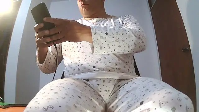 Snapshot of chicoguapo8 chatting on November 28, 2025, 7:11 am chicoguapo8 online show from November 28, 2025, 7:11 am