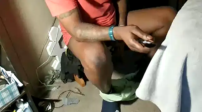 Snapshot of Makeyoucumallover chatting on December 31, 2024, 1:41 pm Makeyoucumallover online show from December 31, 2024, 1:41 pm