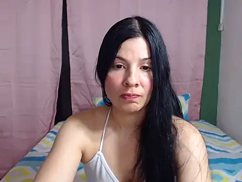 Estefani 32 online show from March 18, 2025, 5:42 pm