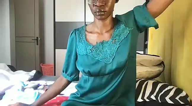 choco petite online show from March 16, 2025, 6:20 am