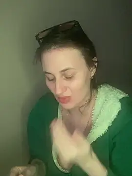 Flossy Vettie online show from April 19, 2026, 6:10 pm