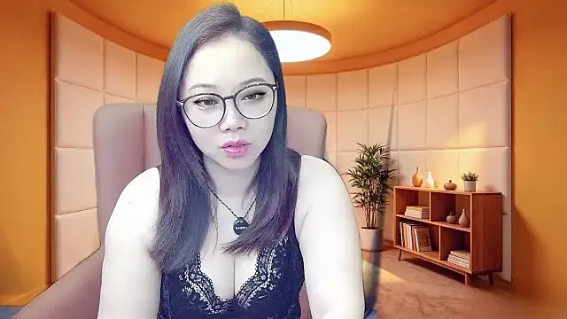 Snapshot of Giuliam chatting on May 21, 2026, 6:04 pm Giuliam online show from May 21, 2026, 6:04 pm