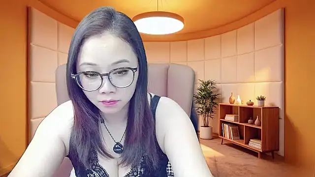 Snapshot of Giuliam chatting on May 27, 2026, 4:04 pm Giuliam online show from May 27, 2026, 4:04 pm