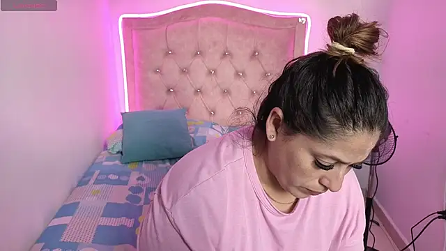 Nazlyy30 online show from October 26, 2025, 9:31 pm