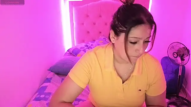 Nazlyy30 online show from November 9, 2025, 11:14 pm