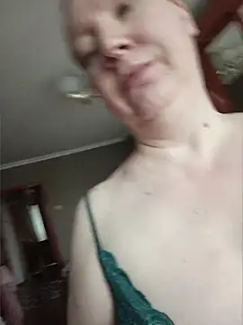 Snapshot of GoddessLara chatting on May 13, 2026, 1:25 am GoddessLara online show from May 13, 2026, 1:25 am