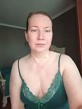 Snapshot of GoddessLara chatting on July 10, 2026, 12:04 am GoddessLara online show from July 10, 2026, 12:04 am