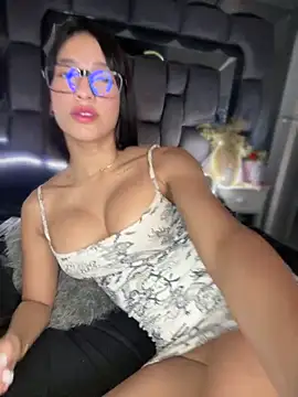 DulceLenns online show from February 3, 2025, 5:46 pm