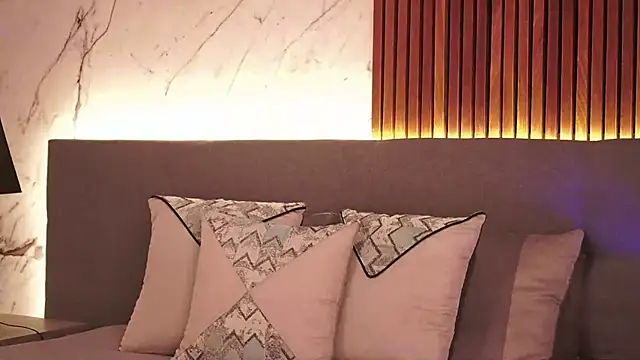 DulceLenns online show from February 13, 2025, 5:22 pm