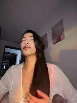 DulceLenns online show from March 19, 2026, 6:23 pm