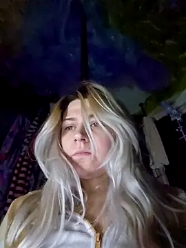 ScarletCallings420 online show from February 14, 2025, 4:41 pm