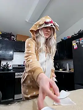 ScarletCallings420 online show from February 17, 2025, 7:53 pm