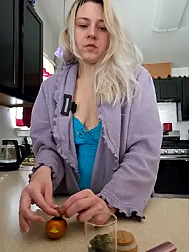 ScarletCallings420 online show from March 9, 2025, 7:26 pm