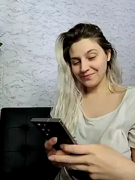 ScarletCallings420 online show from April 11, 2026, 1:54 am