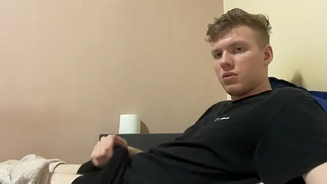 sexybooii6968 online show from October 24, 2025, 4:36 pm