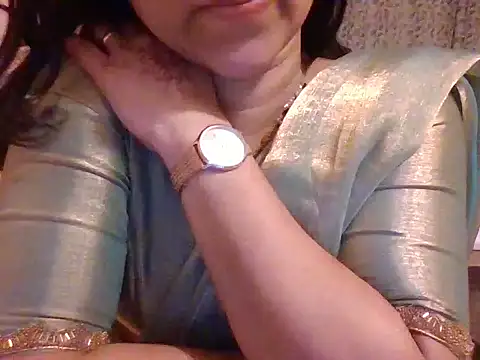 Pinky 4 online show from November 17, 2025, 11:54 pm