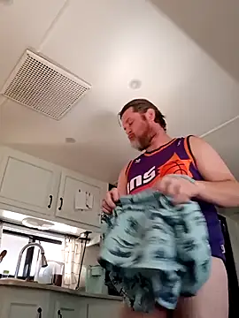 EZYves online show from November 8, 2025, 8:18 pm