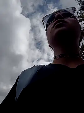 Simone Miller online show from February 17, 2025, 2:37 pm