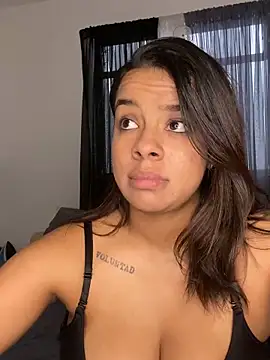 trianawhite online show from March 5, 2025, 9:37 pm