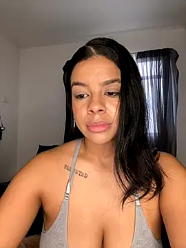 trianawhite online show from November 28, 2025, 3:25 pm