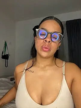 trianawhite online show from December 16, 2025, 11:54 pm