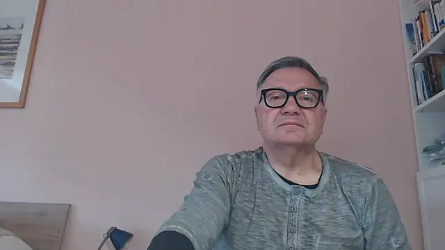 Snapshot of YOU6me chatting on April 28, 2026, 7:24 am YOU6me online show from April 28, 2026, 7:24 am