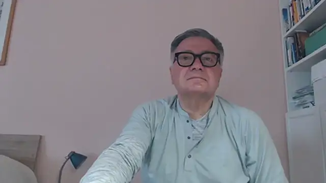 Snapshot of YOU6me chatting on May 5, 2026, 8:44 am YOU6me online show from May 5, 2026, 8:44 am