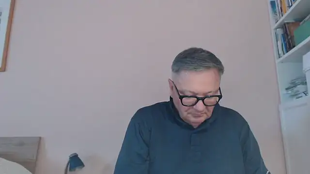 Snapshot of YOU6me chatting on May 11, 2026, 4:04 pm YOU6me online show from May 11, 2026, 4:04 pm
