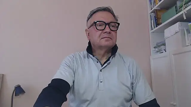 Snapshot of YOU6me chatting on May 26, 2026, 8:43 am YOU6me online show from May 26, 2026, 8:43 am