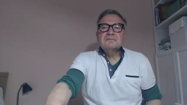 Snapshot of YOU6me chatting on June 1, 2026, 7:10 am YOU6me online show from June 1, 2026, 7:10 am