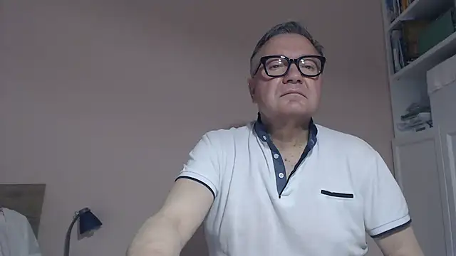 Snapshot of YOU6me chatting on June 3, 2026, 9:23 am YOU6me online show from June 3, 2026, 9:23 am
